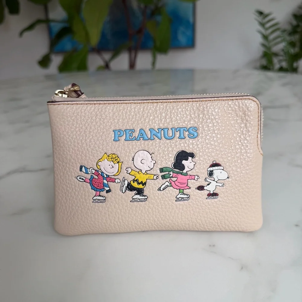 Coach X Peanuts Corner Zip Wristlet With Snoopy And Friends Motif CF213 Ivory - Picture 3 of 11